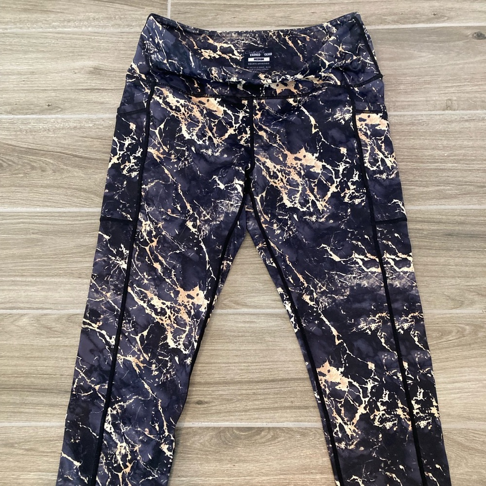 CVG M Gold marble capris